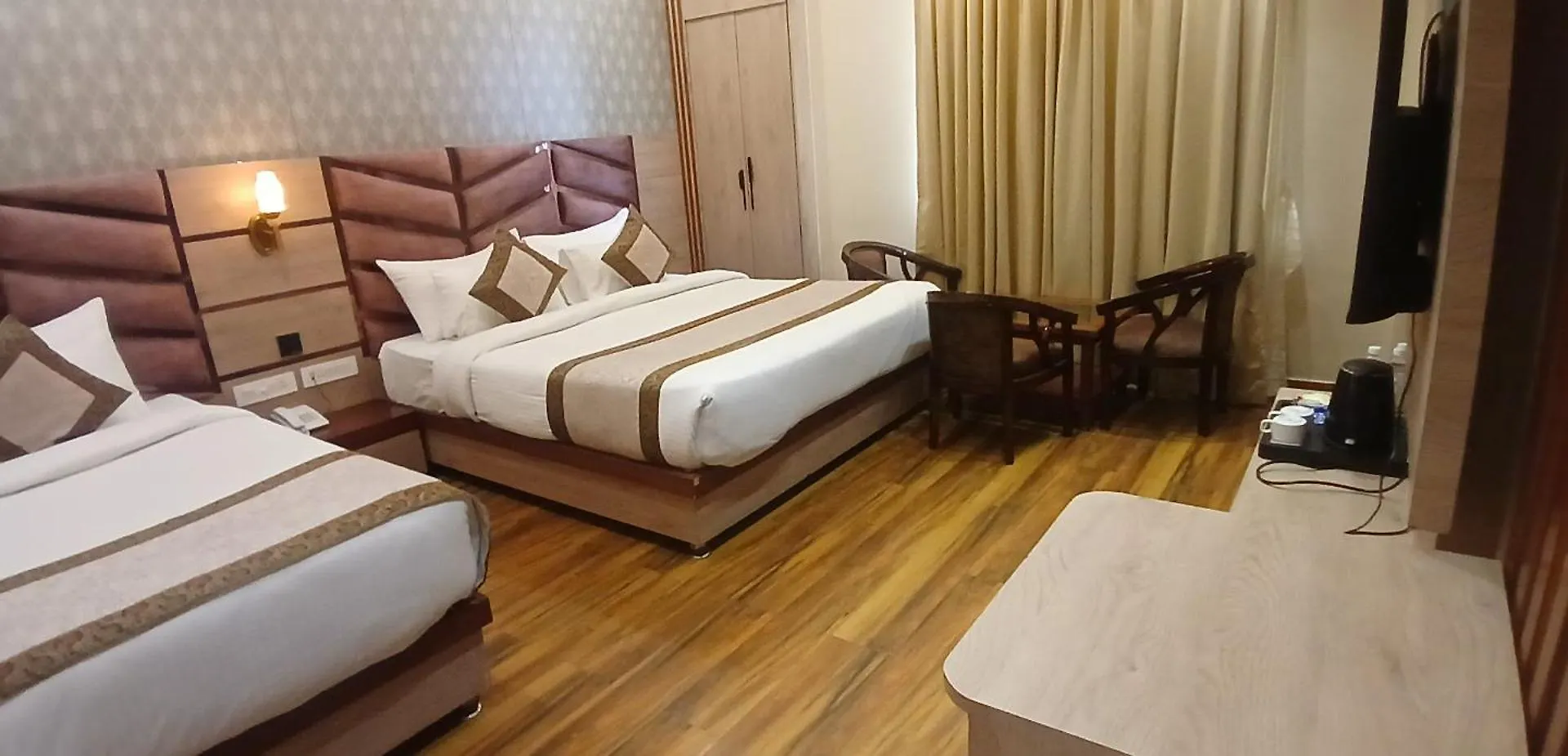 Mantavya Hotel - Near Bhu Campus Βαρανάσι 5*,  Ινδία