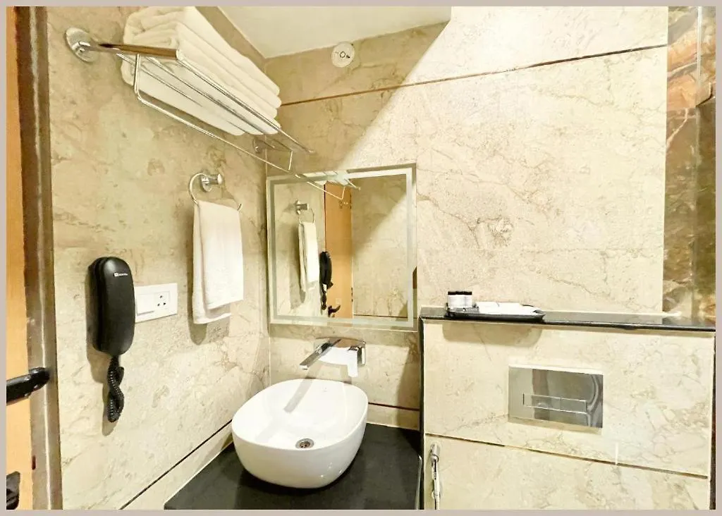 Mantavya Hotel - Near Bhu Campus Βαρανάσι 5*,  Ινδία